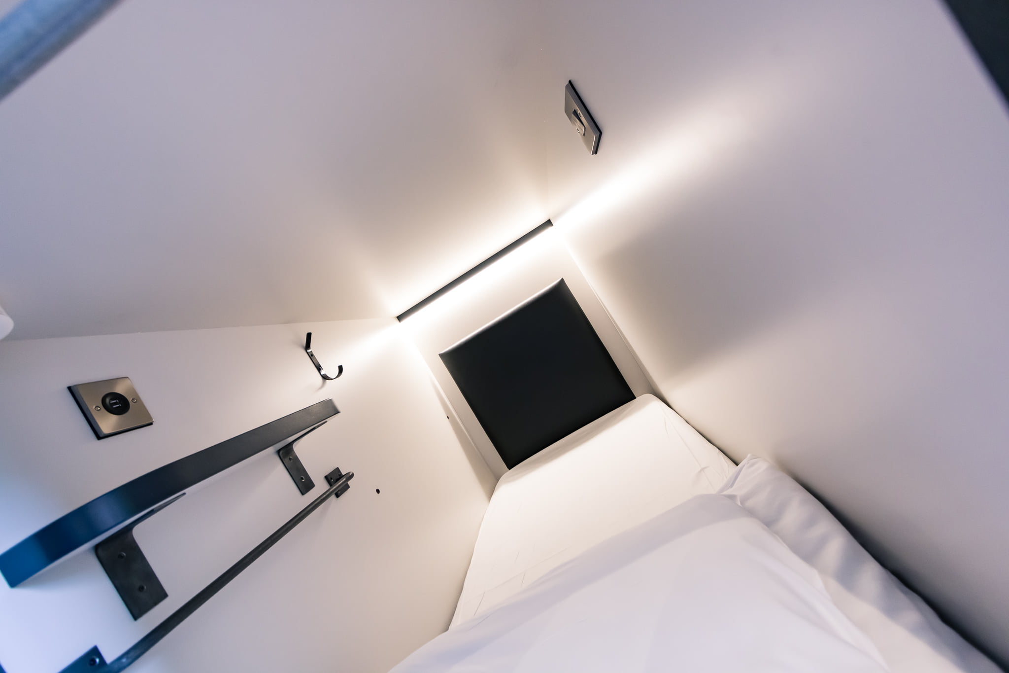 code pod hostel beds, capsule hostel in edinburgh, capsule hostel in dublin