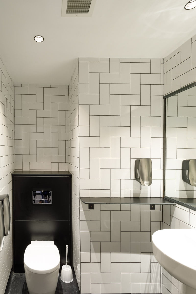 code pod hostel washroom, capsule hostel in edinburgh, capsule hostel in dublin